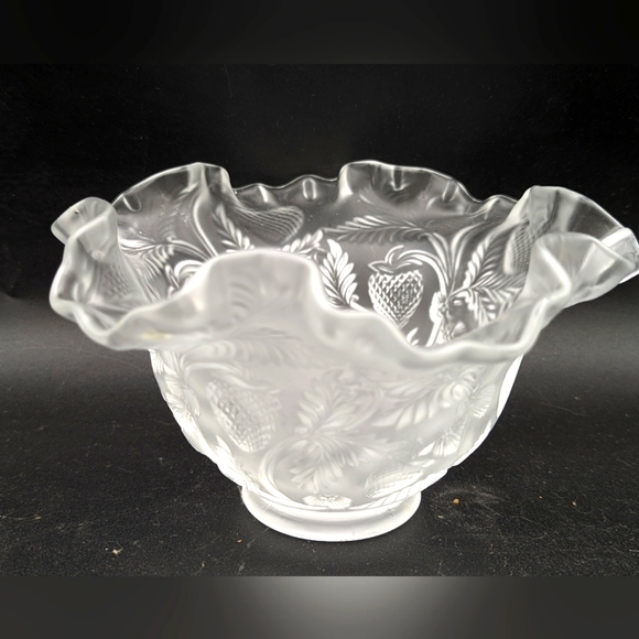 Vintage Fenton Ruffle Frosted Satin Embossed Strawberry Strawberries Vine Art - Picture 9 of 9
